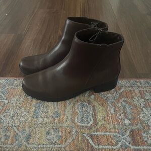 Trotters brand brown leather boots